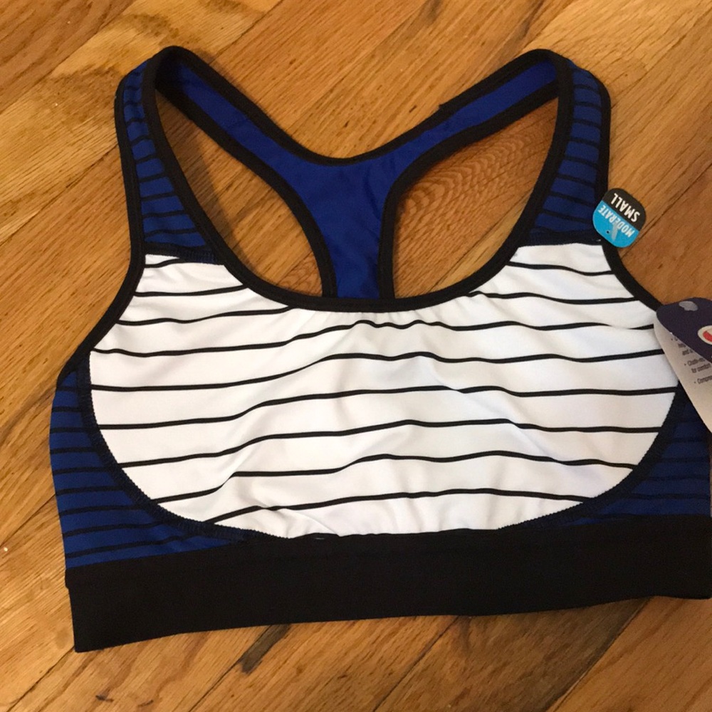 Sports bra. - Picture 2 of 3